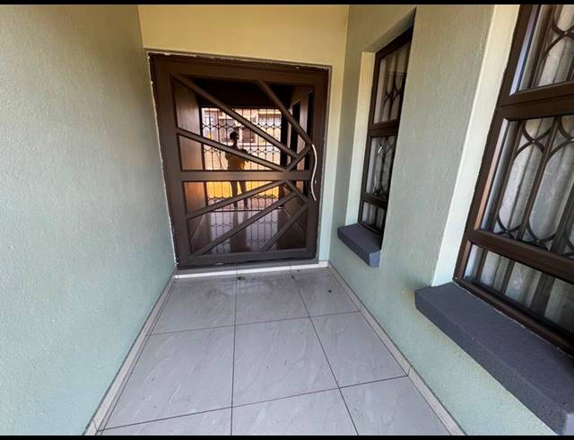 4 BEDROOM HOUSE FOR SALE IN AERORAND